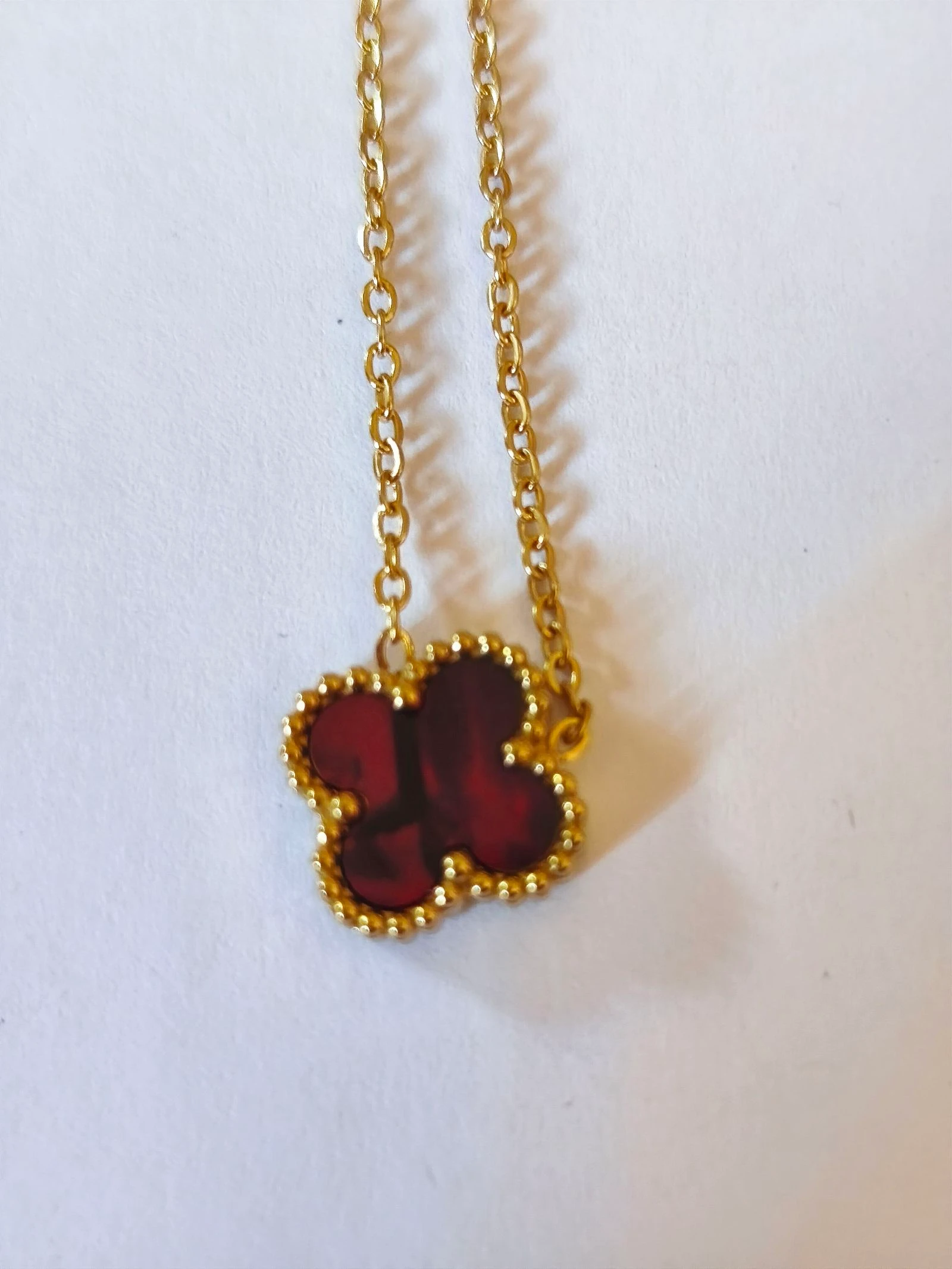 Conjunto de gargantilha, pulseira e brincos de trevo com corrente de aço dourada – photo 9